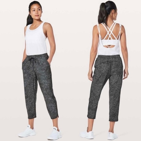 Lululemon Keep It Classic Crop White Noise Alpine White Black - Picture 1 of 11
